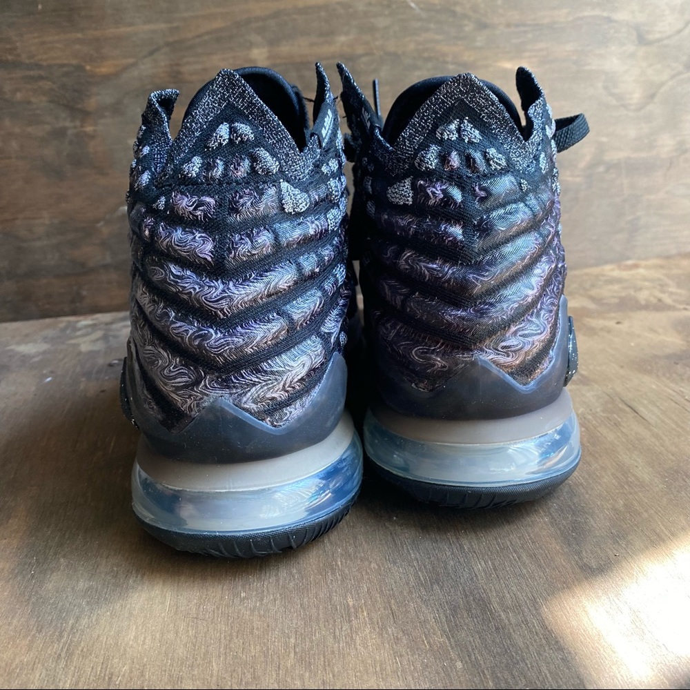 Lebron 17 - Picture 6 of 8